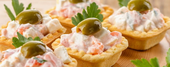 Тарталетки с крабовыми палочками