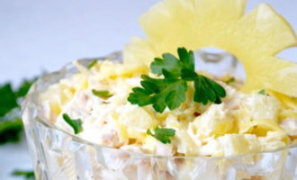 Салат с ананасом и крабовыми палочками