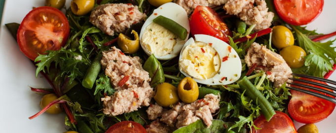 салат с консервированным тунцом и капустой