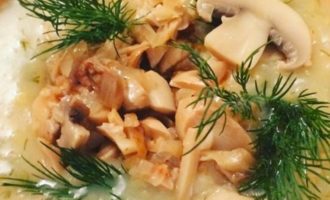 Грибной суп с кальмарами